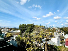 Stylish home - Harbour Bridge views, Sydney